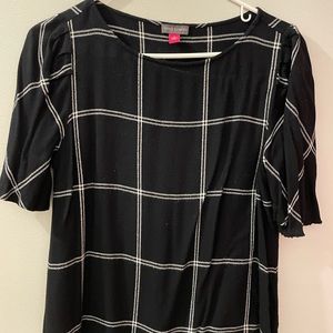 Vince camuto black and white pull on blouse.